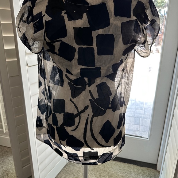 Diane Von Furstenberg Flowy White and Navy Graphic Blouse - Picture 2 of 4
